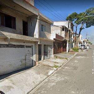 Homem é preso por matar a mãe e esconder corpo em barril em SP
