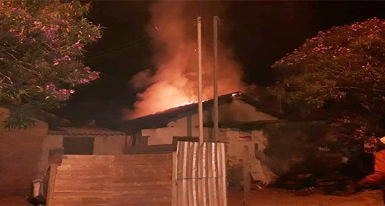 Idosa tem residência incendiada e suspeita do homem que estuprou sua neta