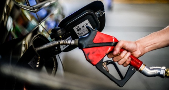 Com baixa do petróleo nas refinarias, gasolina na capital cai para R$ 4,80 o litro