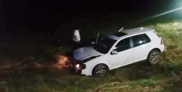 Motorista perde controle da direção do veículo e cai em vala na BR-364