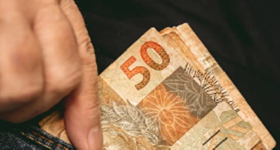 
Pegar consignado com Auxílio Brasil exige cuidados; tire dúvidas sobre benefício 