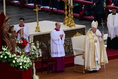 Antes de virar santo por curar criança, Papa João Paulo I é beatificado em Roma
