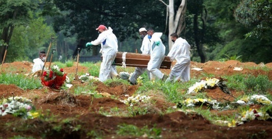 A pandemia de Covid-19 matou entre 13,3 e 16,6 milhões de pessoas em 2020 e 2021, diz OMS
