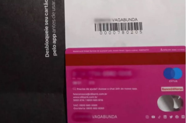 
Mulher tem sobrenome trocado por 'vagabunda' em cartão de crédito e pede indenização 
