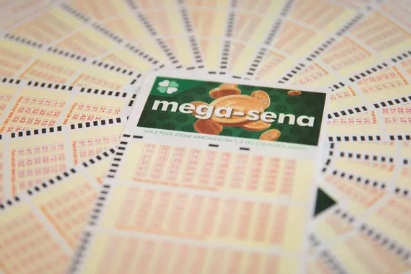 Mega-Sena pode pagar R$ 3 milhões para quem acertar as seis dezenas neste sábado
