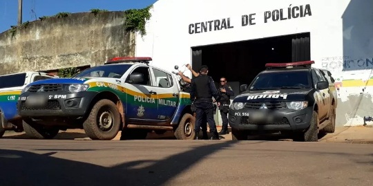 CAC é preso com arma fazendo segurança de posto de combustível
