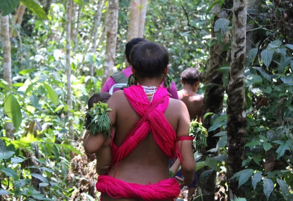Garimpeiros exigem sexo com meninas e mulheres Yanomami em troca de comida