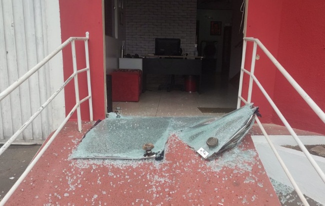 Sede do jornal Rondoniaovivo sofre ataque a tiros na madrugada em Porto Velho -VÍDEO