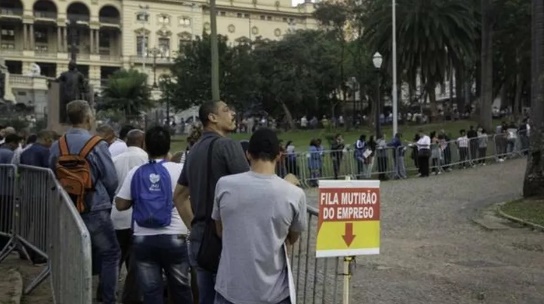 
27% dos desempregados no Brasil buscam trabalho há mais de 2 anos