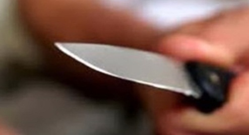 Mulher sofre tentativa de feminicídio a facadas após briga com marido 