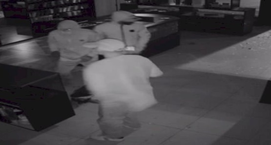 Bandidos invadem papelaria e furtam dinheiro e objetos  na capital