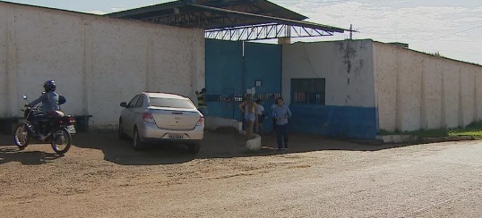 Mulher é flagrada tentando entrar com droga em presídio da capital  