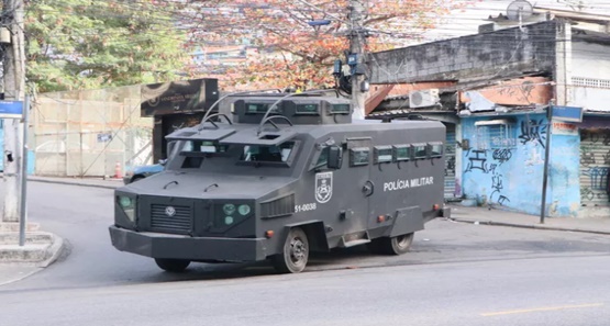 Polícia confirma 5 mortes no Alemão, e Defensoria e OAB dizem que há mais 15 corpos em UPA
