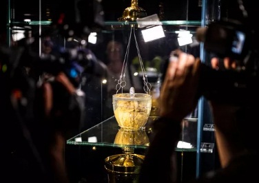 Coração de Dom Pedro I chega ao Brasil em avião da FAB para exposição
