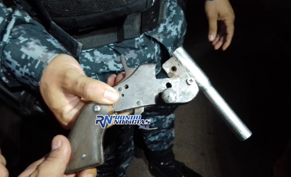 Adolescentes são apreendidos com arma de fogo quando iam cometer assaltos 