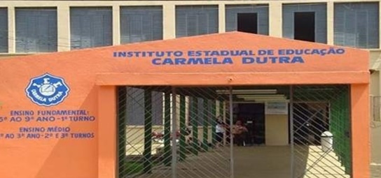 Adolescente é detido acusado de agredir professora em escola 