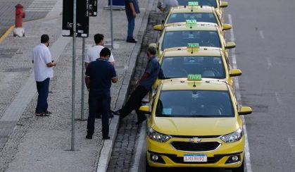 Auxílio a taxistas poderá ser pago a motoristas que não são os proprietários do alvará
