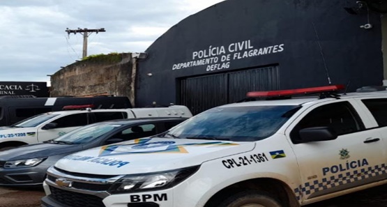 Criminoso é espancado por populares após tentar roubar adolescente 