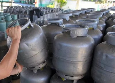 Vale-gás vai pagar valor médio do botijão inteiro até dezembro; entenda
