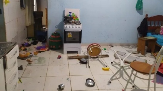 Homem destrói residência da esposa após não encontrar almoço pronto 