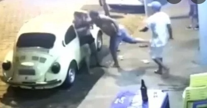 Jovem é agredida com pauladas por dupla em bar na zona leste da capital