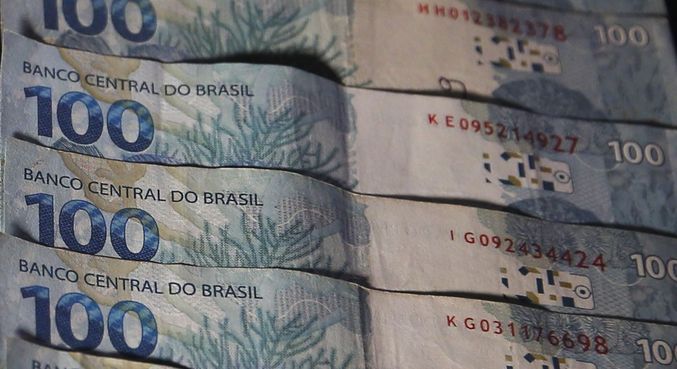 País deve fechar conta no azul pela primeira vez em 8 anos, diz Guedes
