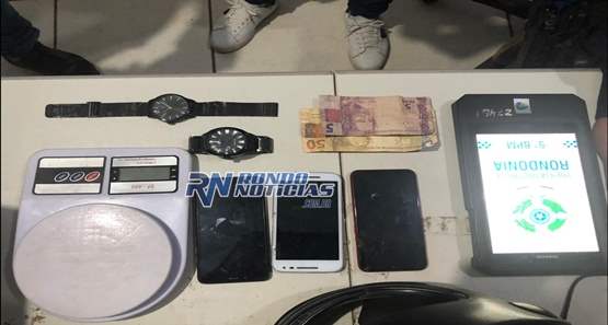 Dupla é presa com celulares roubados após fugir da polícia na capital