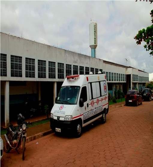 Desconhecido atira ácido no rosto de médico e ele revida com tiros