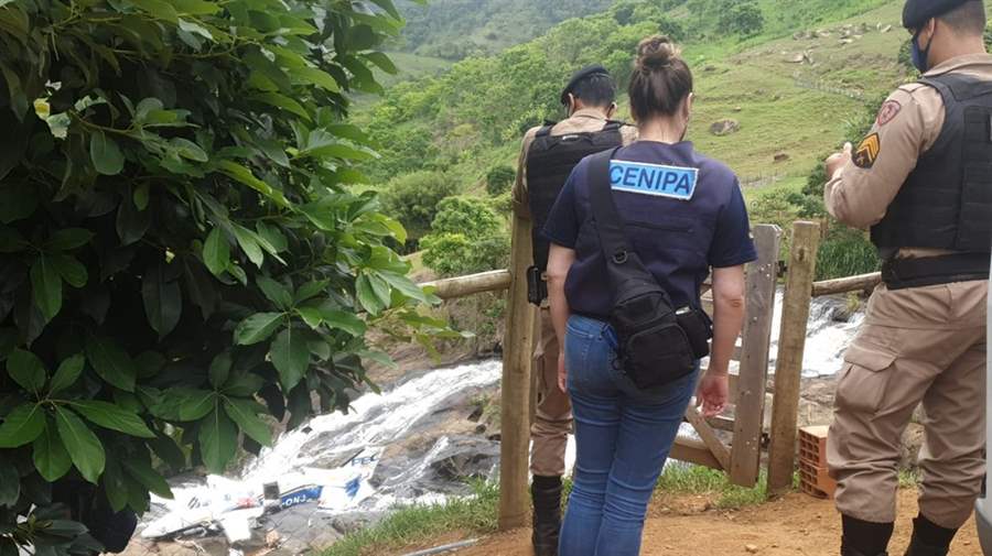Peritos da aeronáutica vão do RJ a MG para investigar causas do acidente aéreo que matou cantora