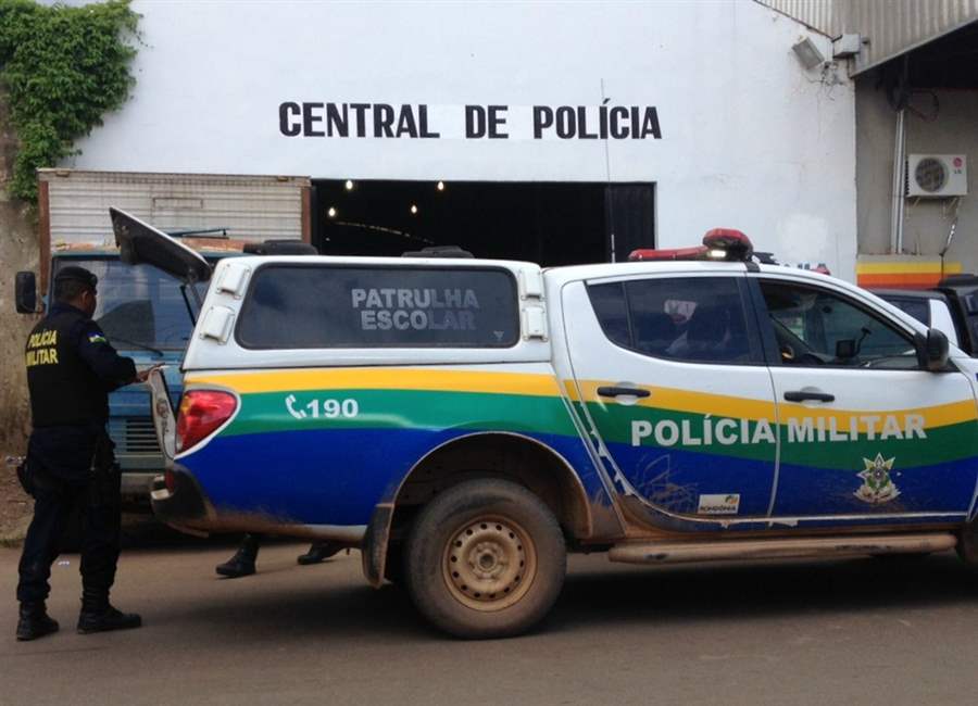Proprietário de oficina é preso com veículo modelo Onix roubado 
