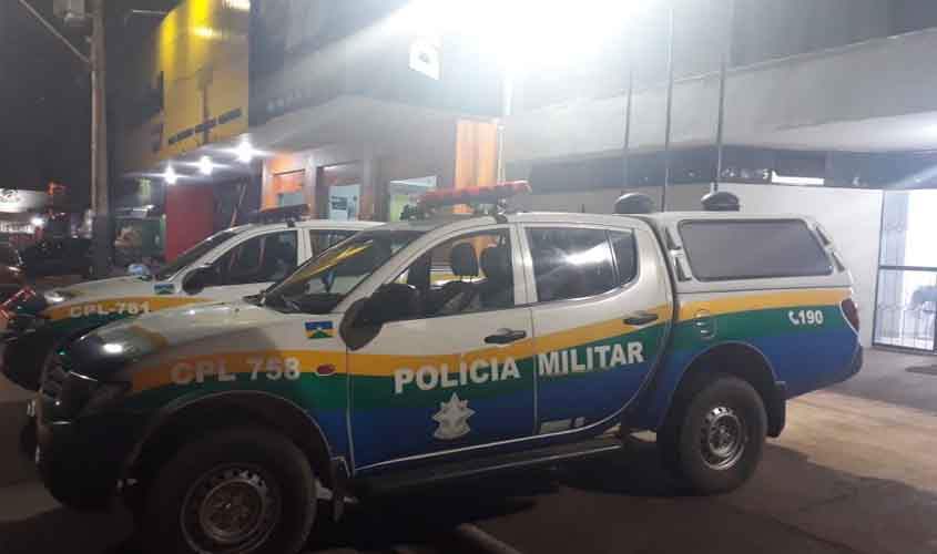 Bandidos invadem casa, fazem mãe e filho reféns e levam TV e outros objetos