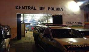 Marido espanca esposa por ela ter enviado fotos para o vizinho