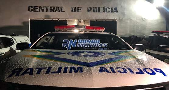 Mulher embriagada quebra copo de vidro na cabeça do marido