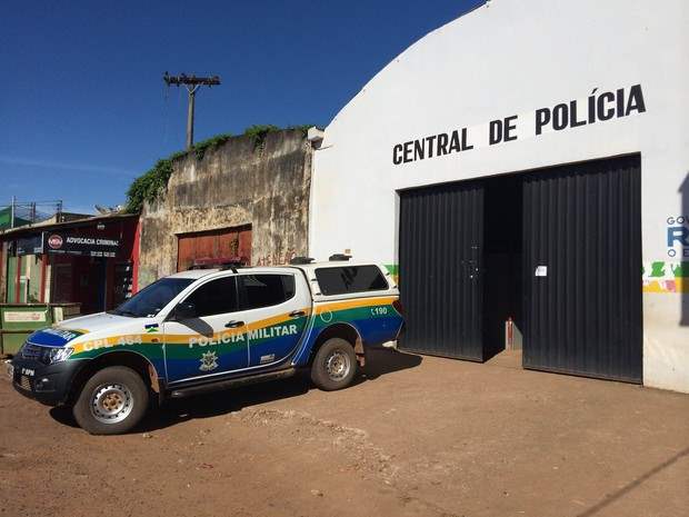 Mulher é agredida a coronhada pelo próprio filho 