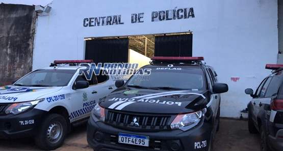 Jovem é presa por agredir amiga a coronhadas e efetuar tiros 