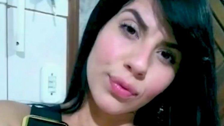Jovem encontrada morta em calçada pode ter caído em emboscada, diz polícia