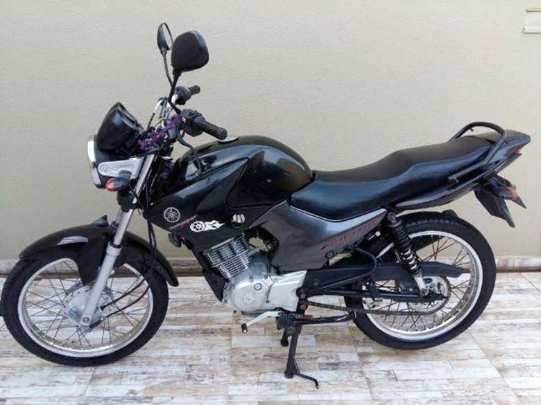 Pai e filho são presos com moto roubada na Zona Leste da capital