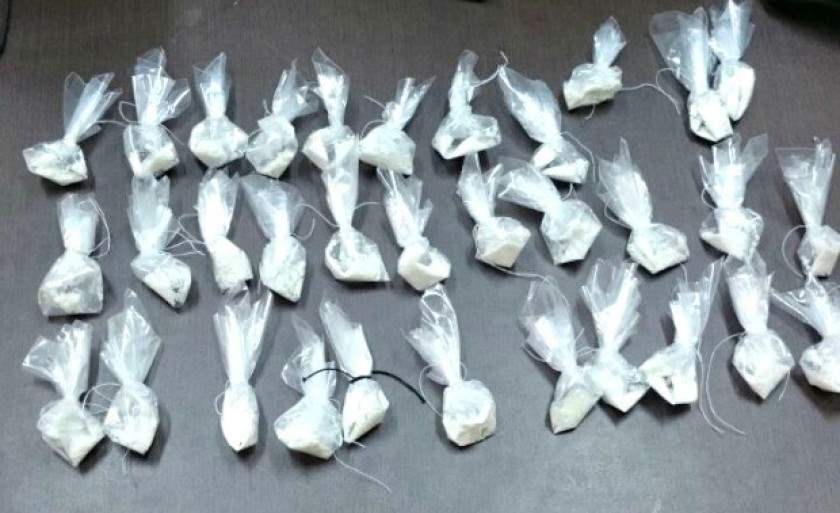 Narcóticos prende padrasto e enteado que vendiam droga na zona Sul