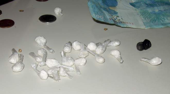 Polícia flagra adolescentes vendendo drogas no beco da Lua