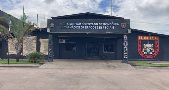 Advogada e namorado são presos após troca de tapas na frente do Quartel da PM