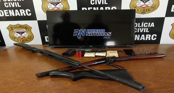 Denarc prende Cabeleireiro com três armas e dinheiro de venda de drogas
