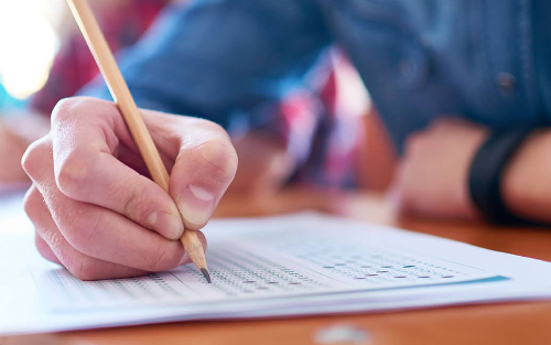 Prefeitura abre vagas para todos os níveis; com salários de até R$ 8 mil