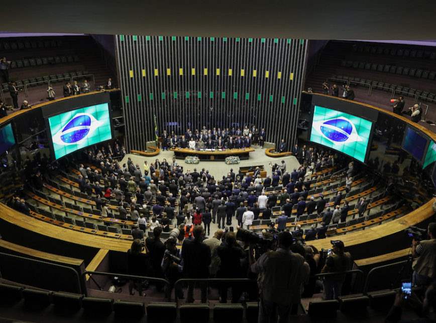 Deputados aproveitam holofotes em CPI e aumentam fundo eleitoral para 5,7 bilhões