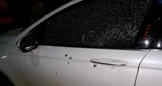 Homem enciumado ataca a tiros carro em que estava a ex-namorada 