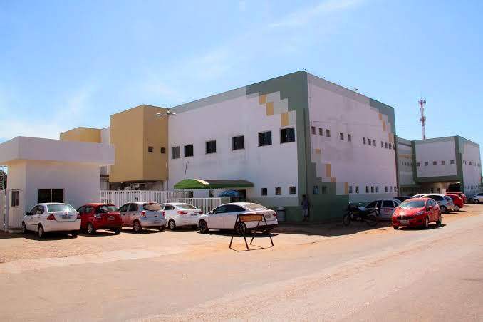 Marido é preso após agredir esposa grávida  na fila de hospital