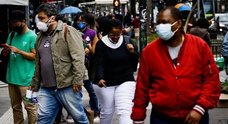 Brasil soma 1.064 mortes por covid e 41,7 mil novos casos em 24 horas

