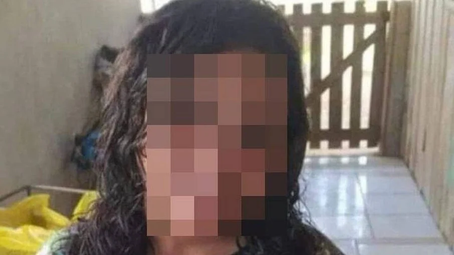 Mãe confessa matar filha de 11 anos com socos e chutes após descobrir suposto segredo