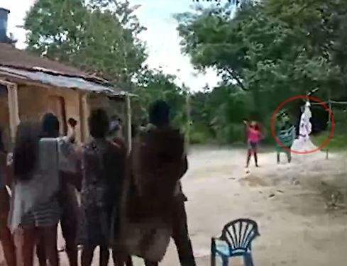 Família faz ritual e tenta sacrificar menina para “acabar com a Covid”