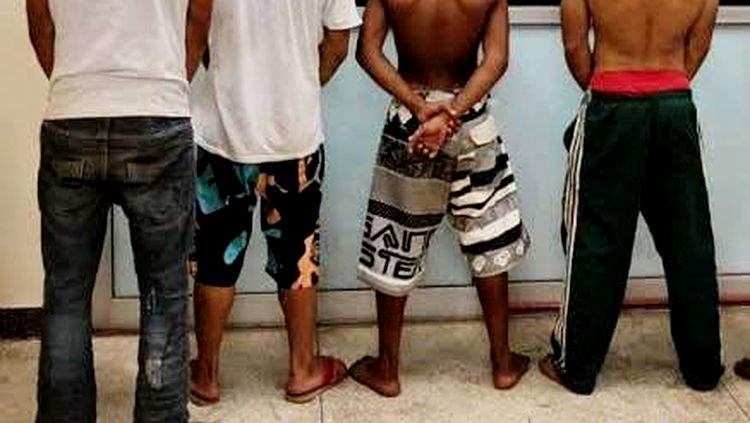 Polícia Militar apreende quatro adolescentes e duas armas 