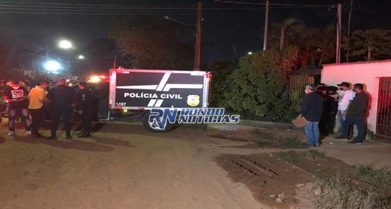 Jovem é morto a pauladas após matar amigo a facadas em mesa de bar